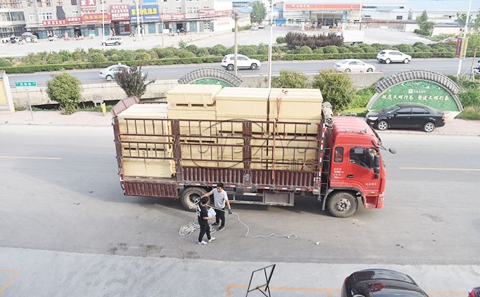 振動(dòng)篩裝車(chē)發(fā)貨 外貿(mào)振動(dòng)篩發(fā)貨