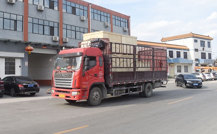 振動(dòng)篩裝車(chē)發(fā)貨 外貿(mào)振動(dòng)篩發(fā)貨