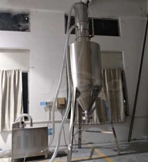 真空輸送機如何通過粉料運輸環(huán)節(jié)提高了自身的效率