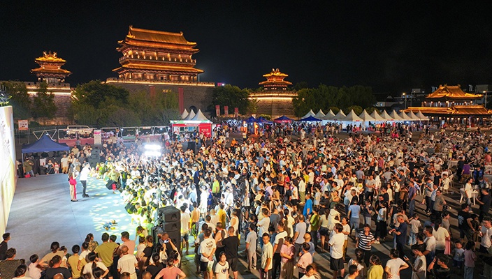“夜經(jīng)濟”點燃煙火氣，市民樂享“文旅盛宴”